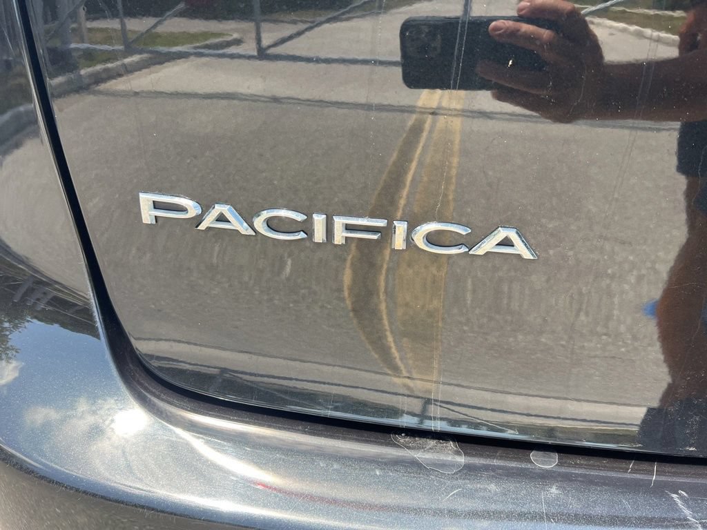 Certified 2023 Chrysler Pacifica Touring-L FWD image 27