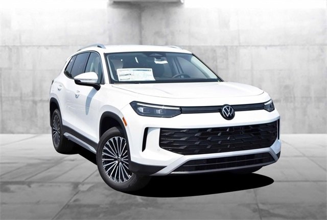 New 2025 Volkswagen Tiguan S image 2