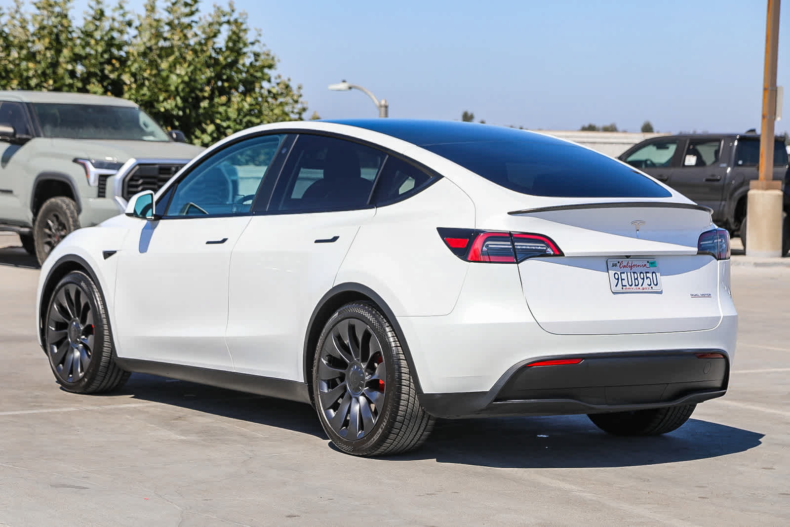 Used 2023 Tesla Model Y Performance AWD/4WD image 7