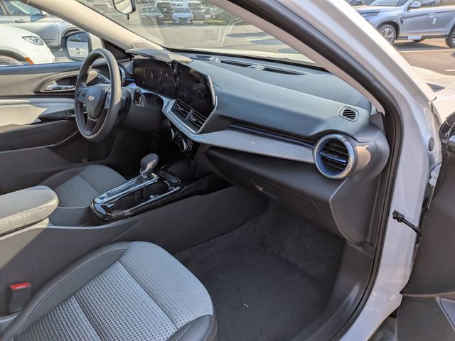 Used 2025 Chevrolet Trax LT image 35