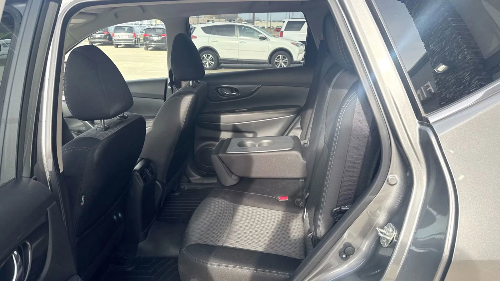 Used 2020 Nissan Rogue SV image 20