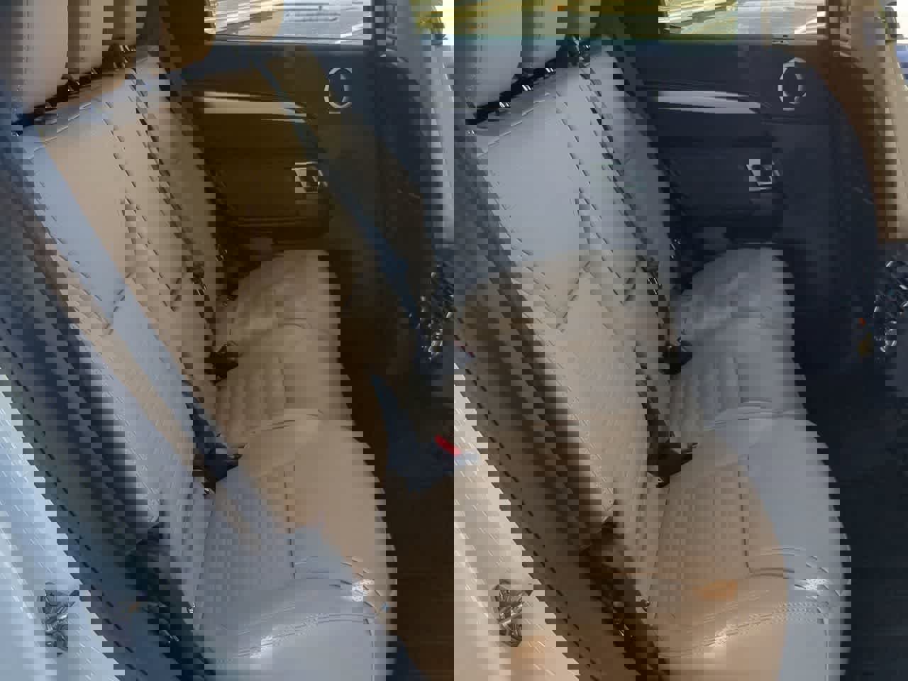 Used 2025 Land Rover Discovery Dynamic SE AWD/4WD image 21