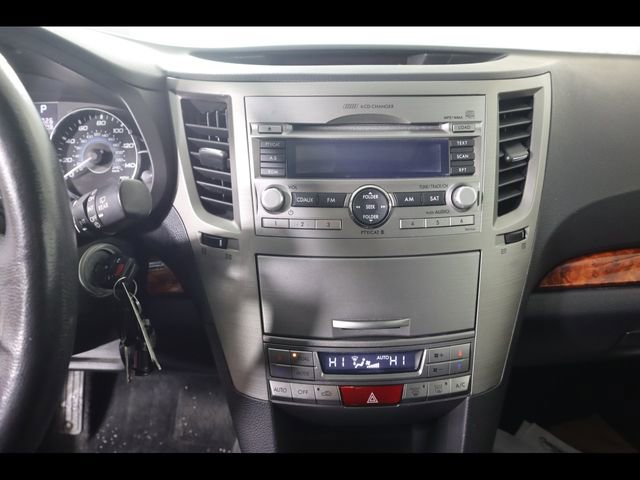 Used 2010 Subaru Outback 2.5i Limited image 22