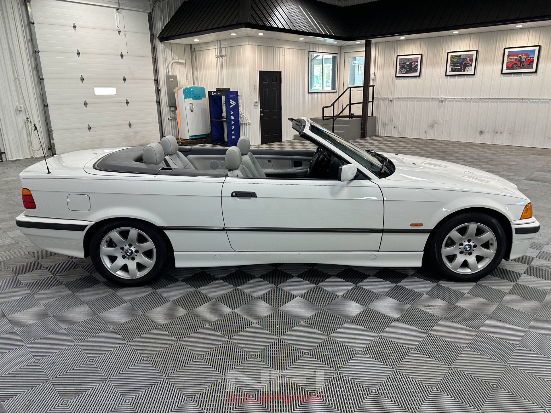 Used 1999 BMW 323i Convertible RWD image 12