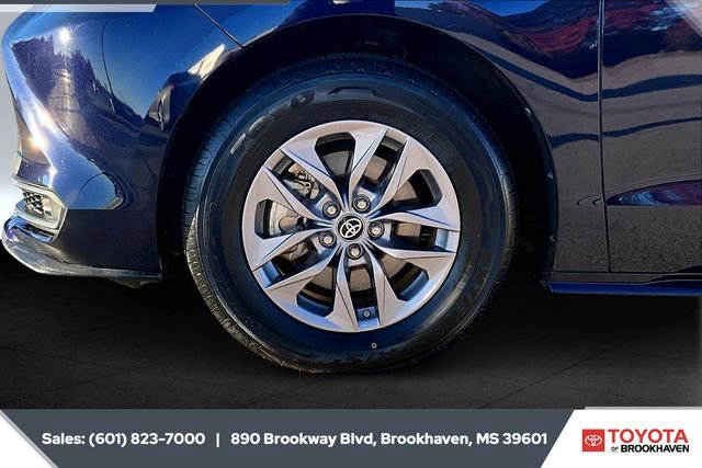 Used 2023 Toyota Sienna LE image 7