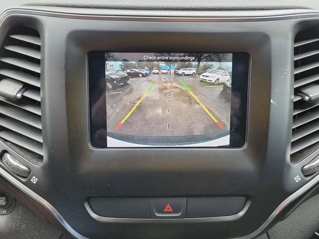 Used 2019 Jeep Cherokee Latitude Plus w/ Comfort/Convenience Group image 29