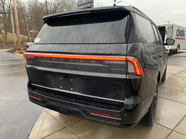 New 2026 Lincoln Navigator Reserve w/ Jet Appearance Package AWD/4WD image 14
