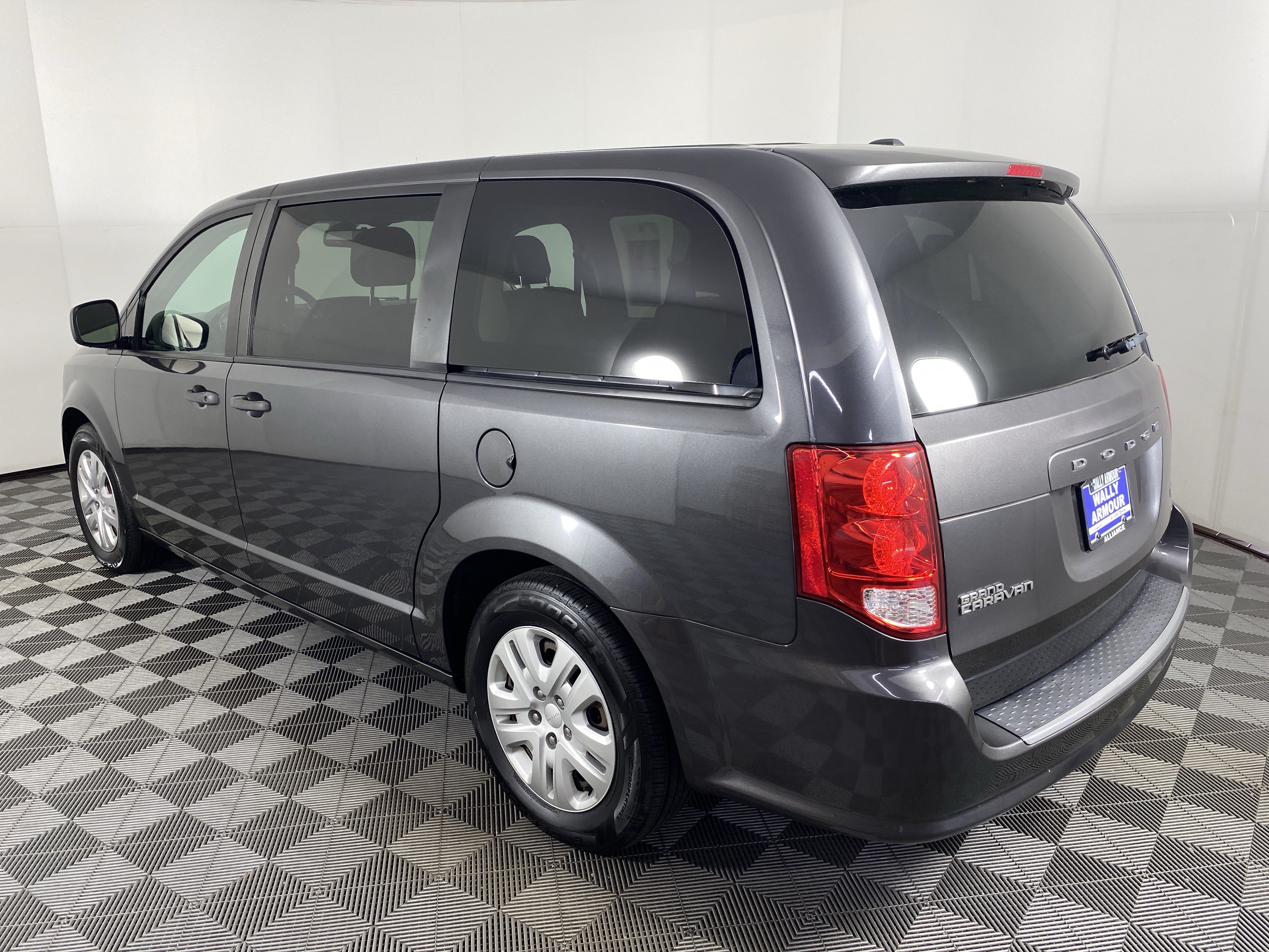 Used 2019 Dodge Grand Caravan SE w/ UConnect Hands-Free Group FWD image 8
