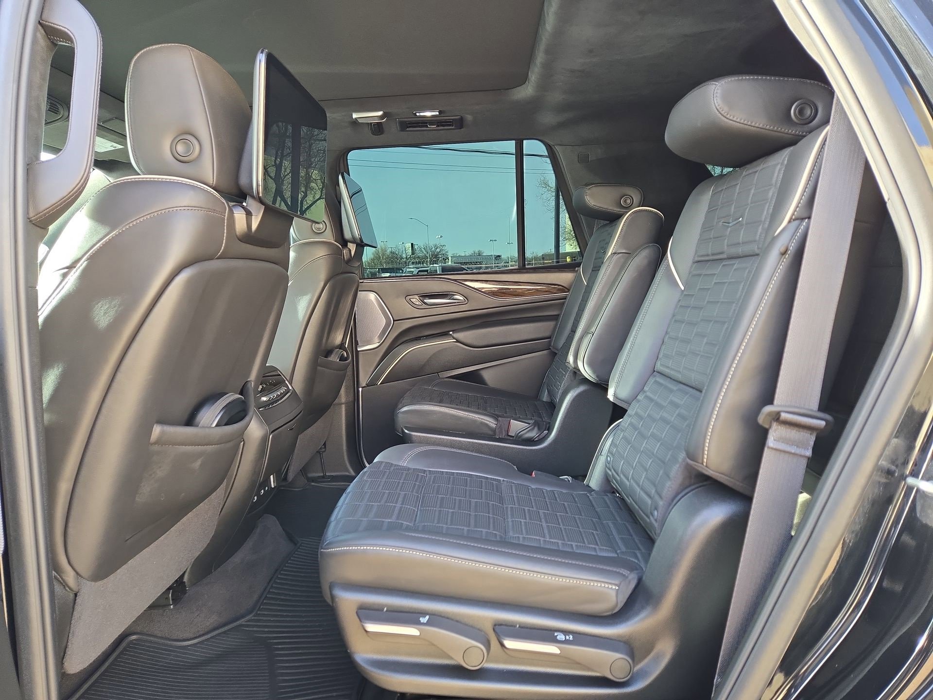 Certified 2024 Cadillac Escalade Sport Platinum w/ LPO, ONYX Package image 13