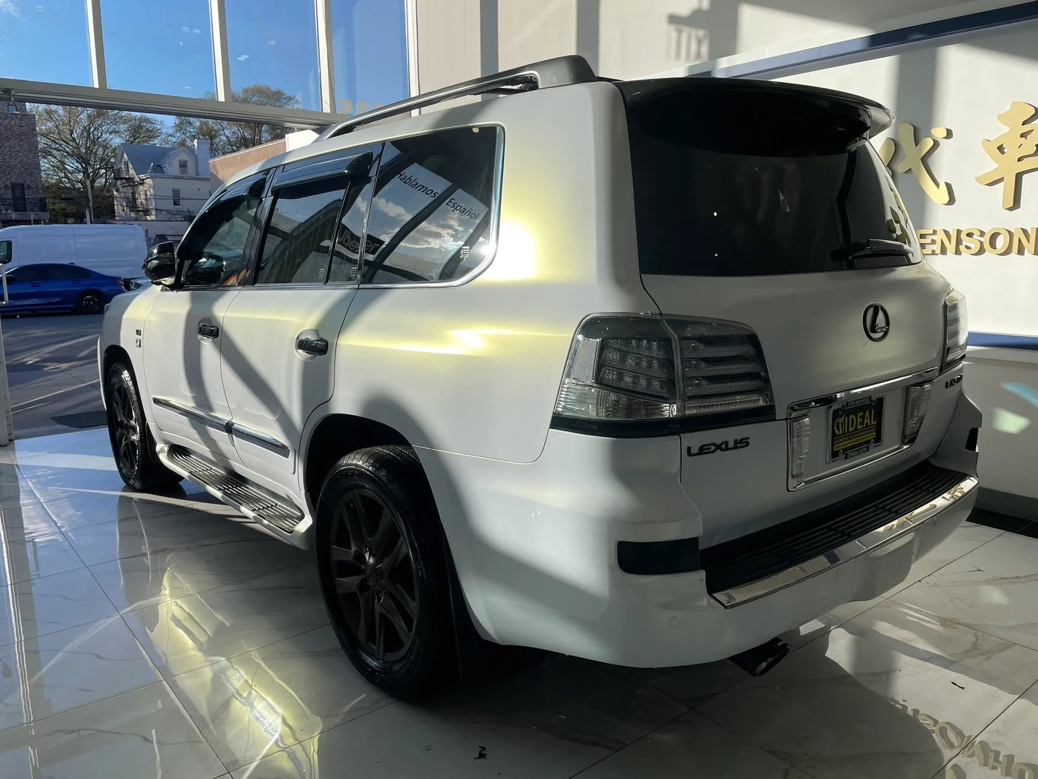 Used 2013 Lexus LX 570 4WD w/ Luxury Pkg image 5