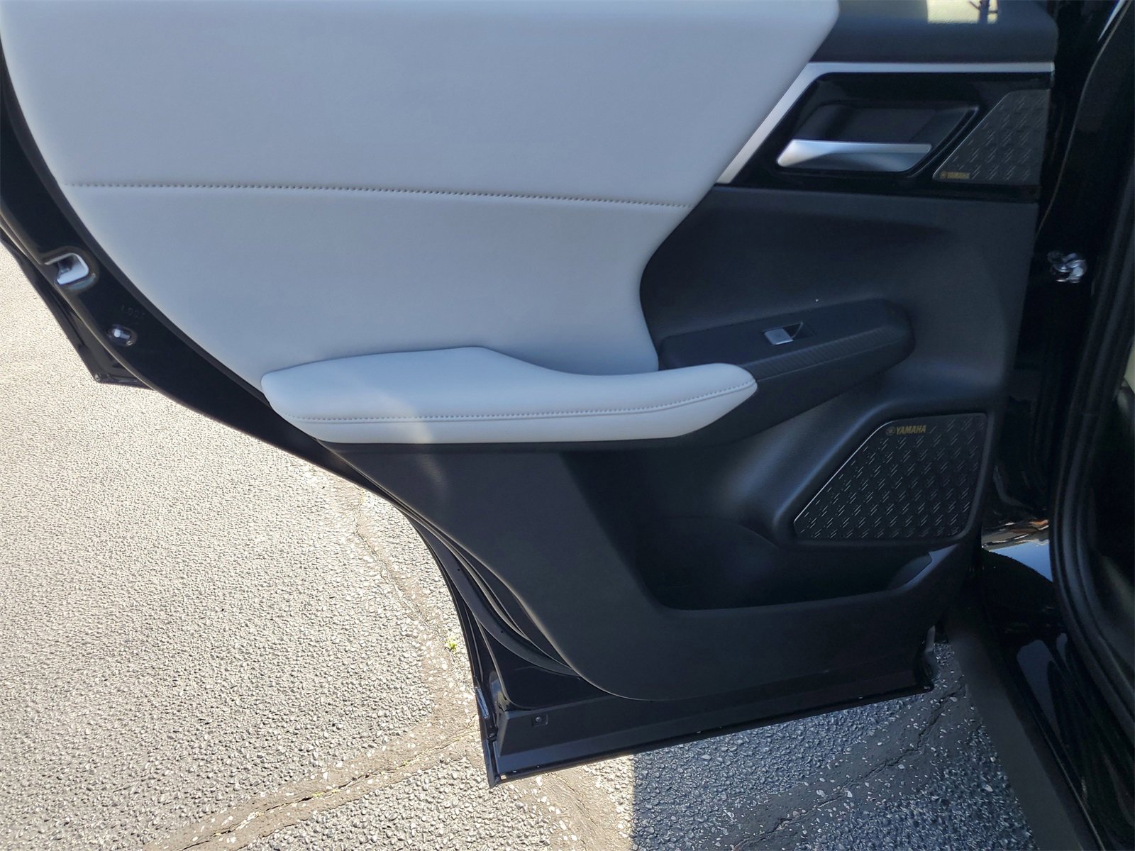 New 2025 Mitsubishi Outlander SE image 24