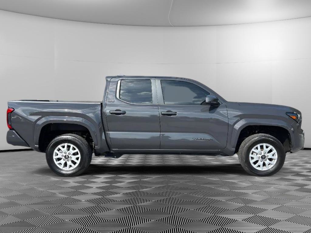 Used 2024 Toyota Tacoma SR5 AWD/4WD image 6