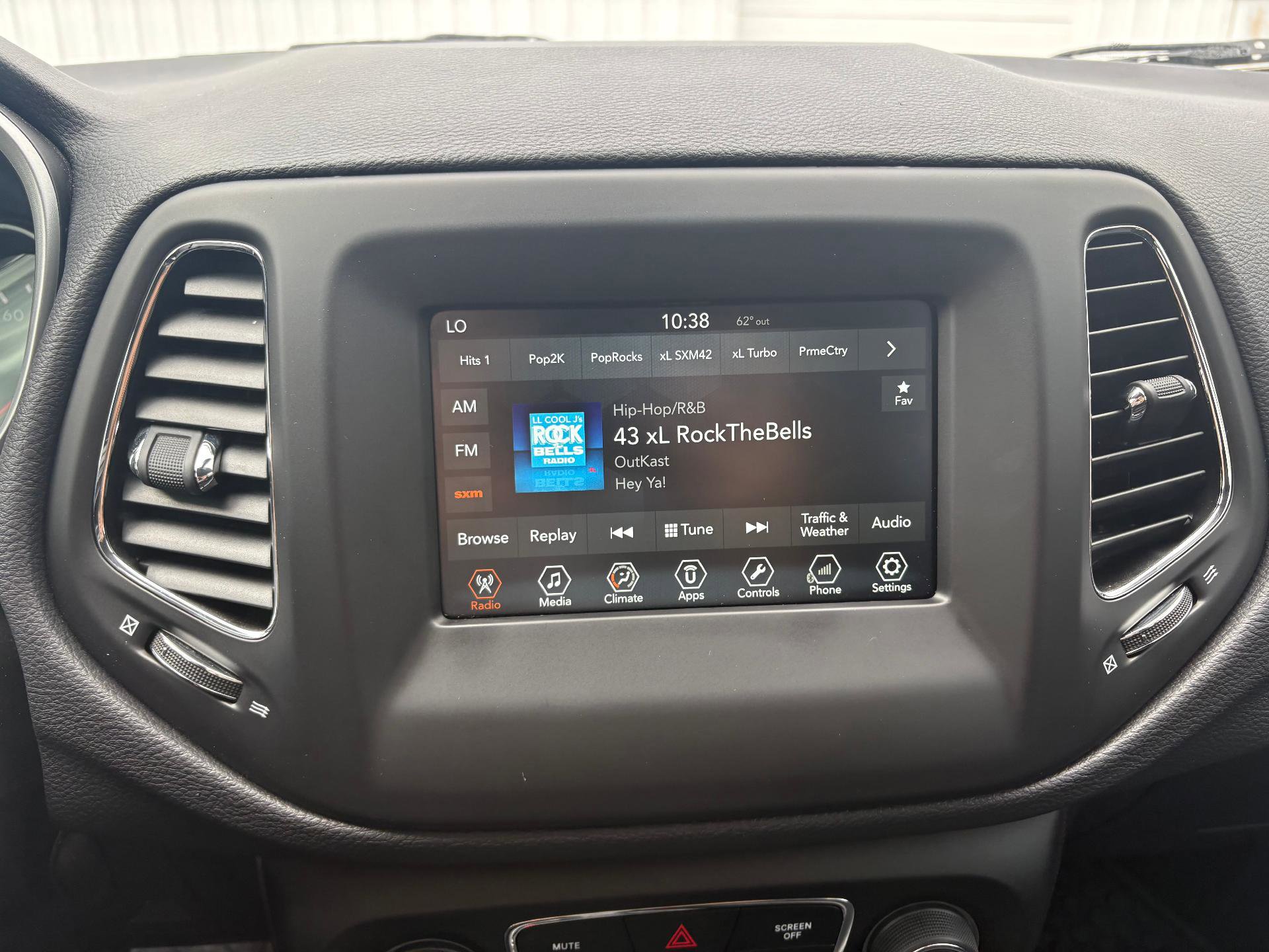 Used 2018 Jeep Compass Latitude w/ Popular Equipment Group image 32