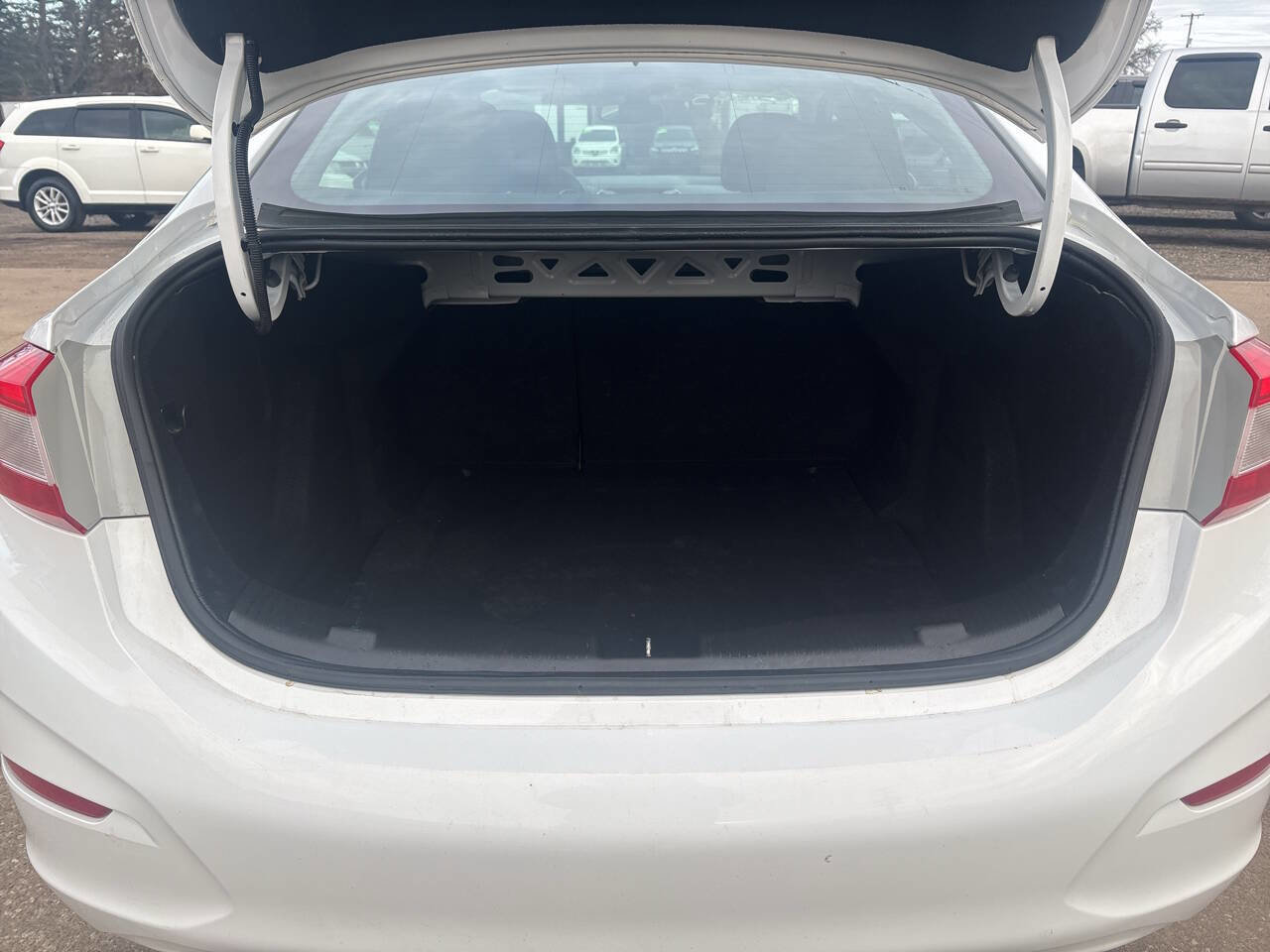 Used 2017 Chevrolet Cruze LT image 18