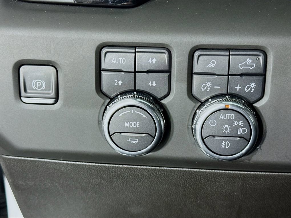 Used 2025 GMC Sierra 1500 AT4 w/ AT4 Premium Package AWD/4WD image 15