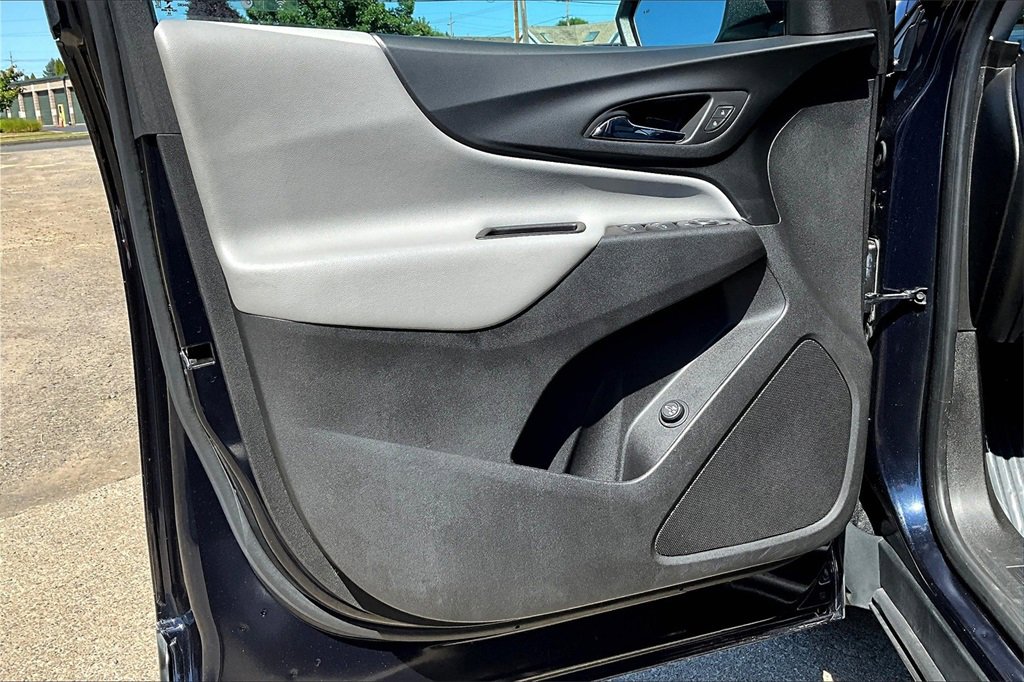 Used 2021 Chevrolet Equinox LT w/ Driver Convenience Package image 22