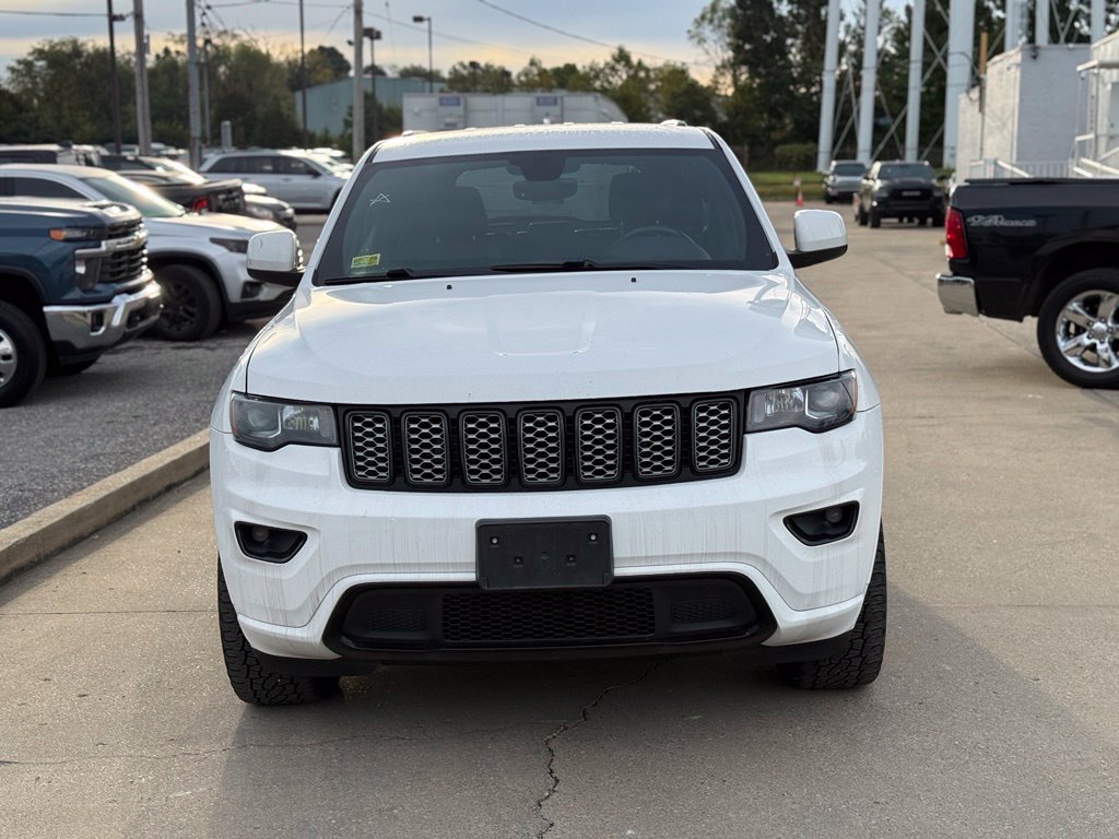 Used 2018 Jeep Grand Cherokee Altitude AWD/4WD image 3