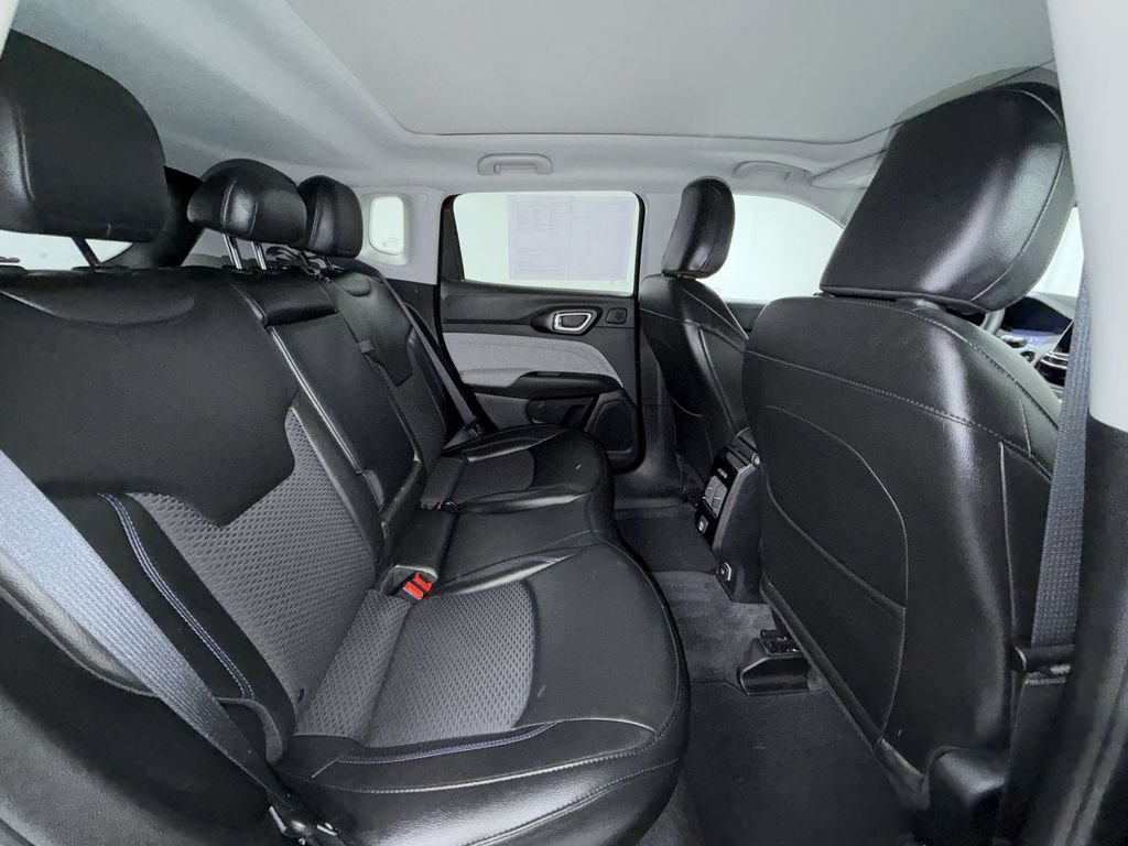 Used 2022 Jeep Compass Latitude w/ Sun and Sound Group AWD/4WD image 17