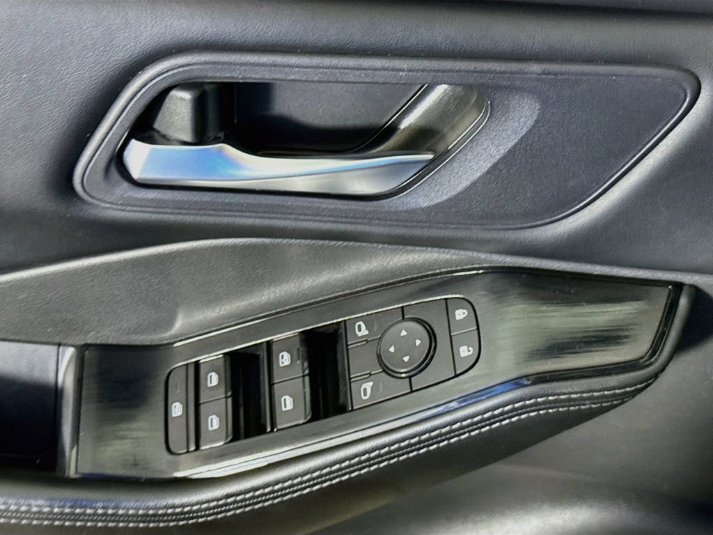 Certified 2024 Nissan Rogue SV AWD/4WD image 22