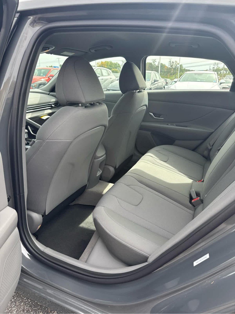 New 2026 Hyundai Elantra SE FWD image 40