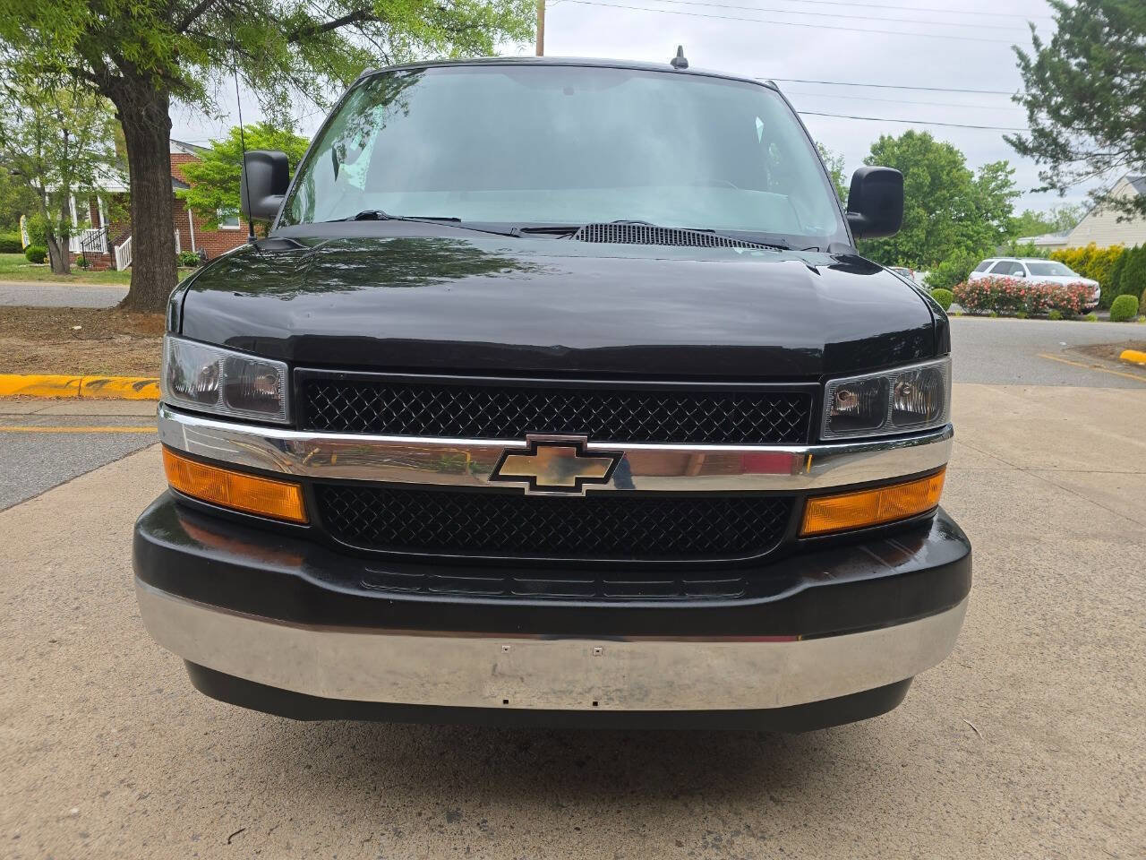 Used 2018 Chevrolet Express 2500 w/ Driver Convenience Package RWD image 6
