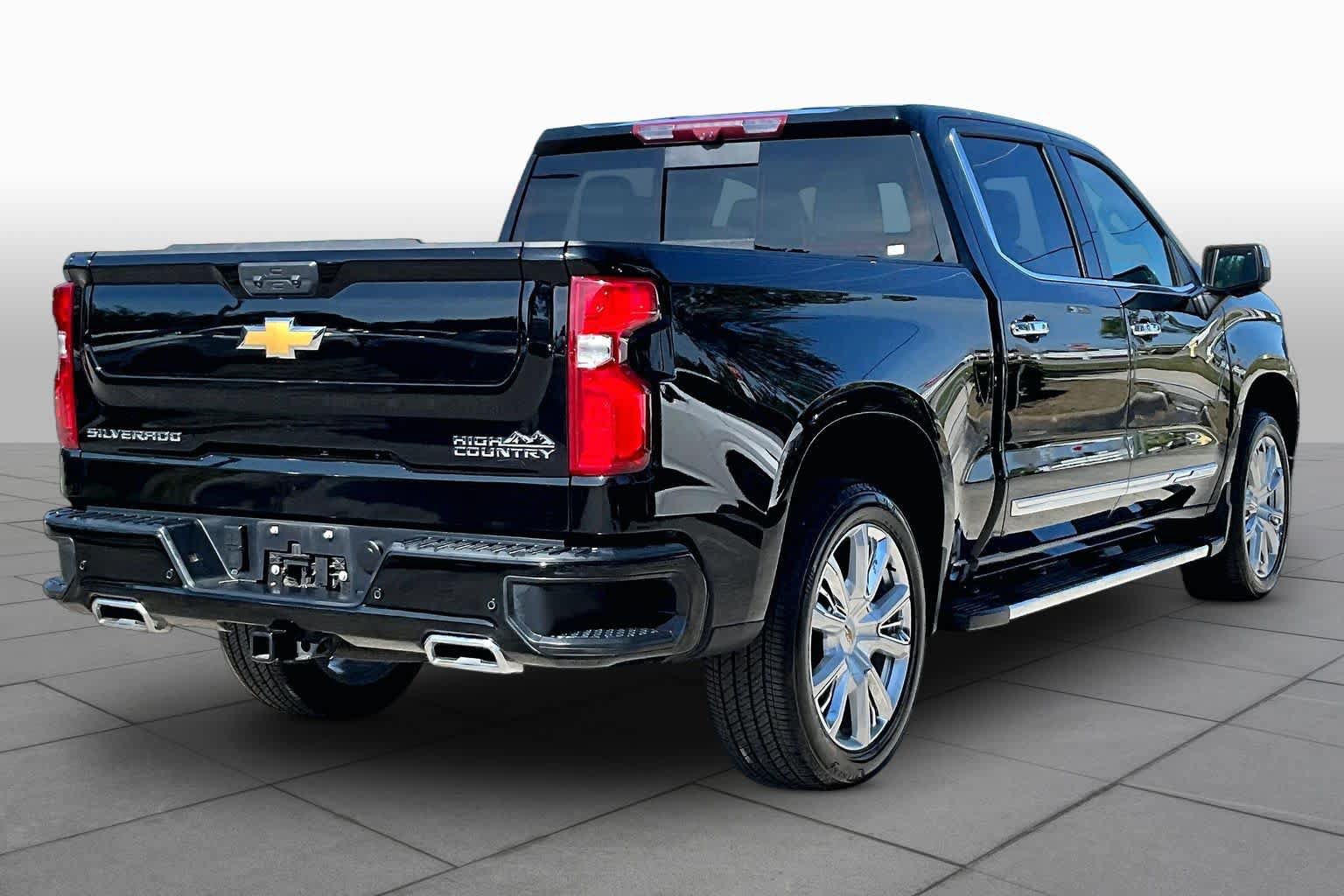 Used 2024 Chevrolet Silverado 1500 High Country w/ High Country Premium Package AWD/4WD image 13