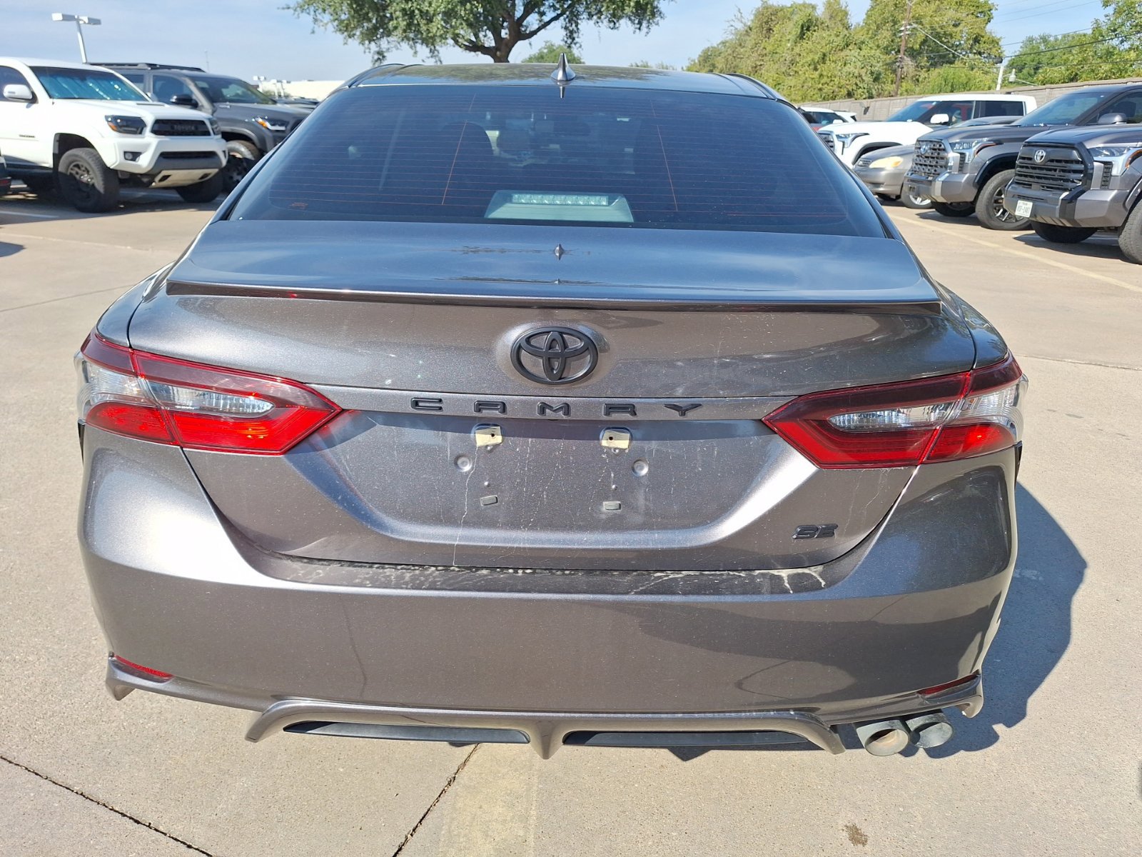 Used 2021 Toyota Camry SE FWD image 5