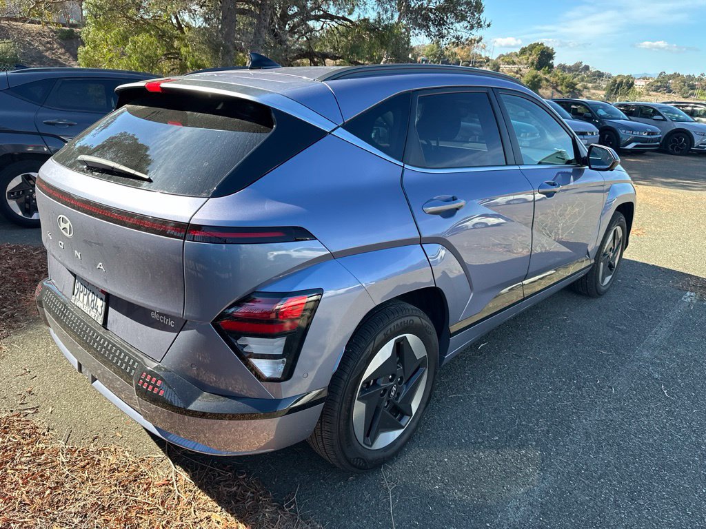 Used 2025 Hyundai Kona Limited FWD image 4