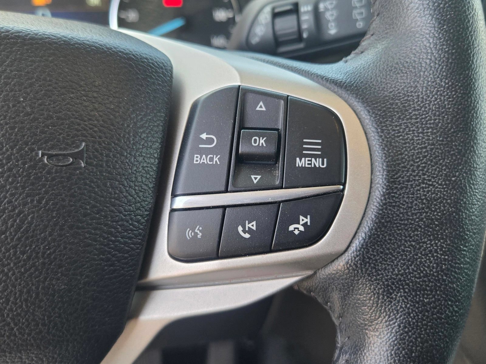 Used 2023 Ford Explorer XLT w/ Equipment Group 202A RWD image 20