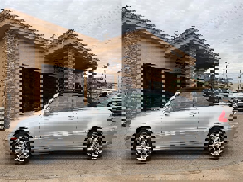 Used 2005 Mercedes-Benz CLK 320 Cabriolet image 3