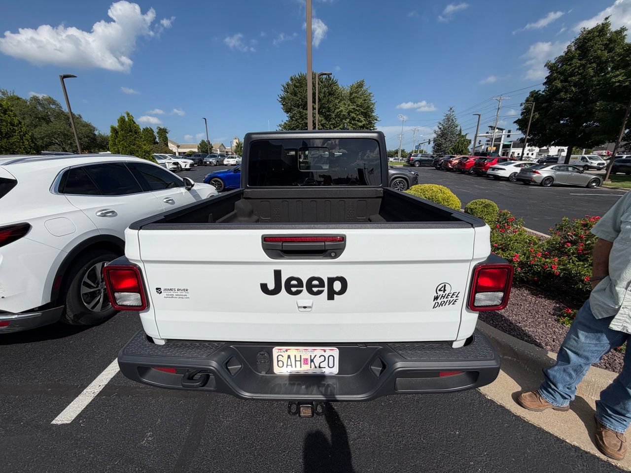 Used 2023 Jeep Gladiator Sport AWD/4WD image 5