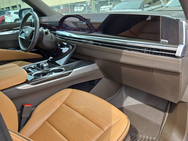 Used 2025 Cadillac Escalade Premium Luxury w/ LPO, Floor Liner Package AWD/4WD image 24