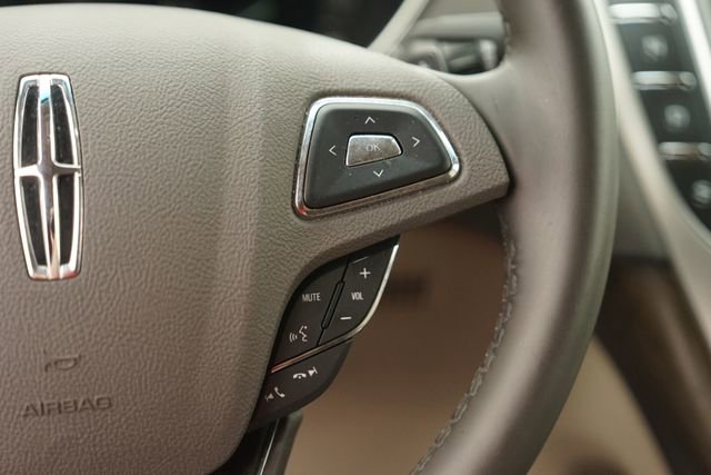 Used 2016 Lincoln MKX Reserve w/ Technology Package FWD image 24