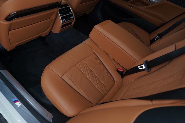 Used 2022 BMW 740i w/ M Sport Package RWD image 11