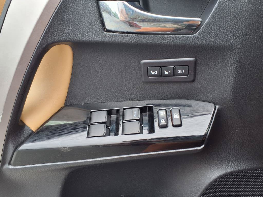 Used 2018 Toyota RAV4 Limited w/ Advanced Technology Package AWD/4WD image 20