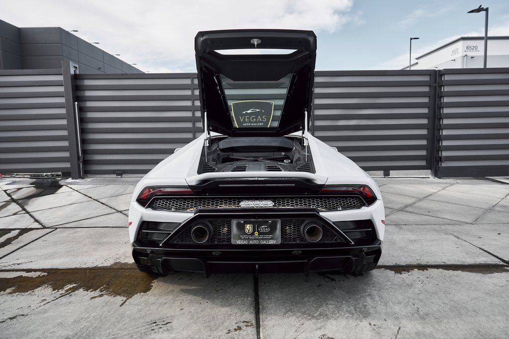 Used 2020 Lamborghini Huracan EVO image 22