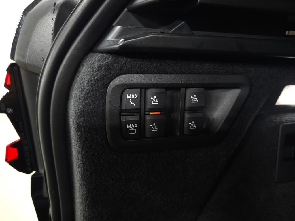 Used 2025 BMW X7 M60i AWD/4WD image 6