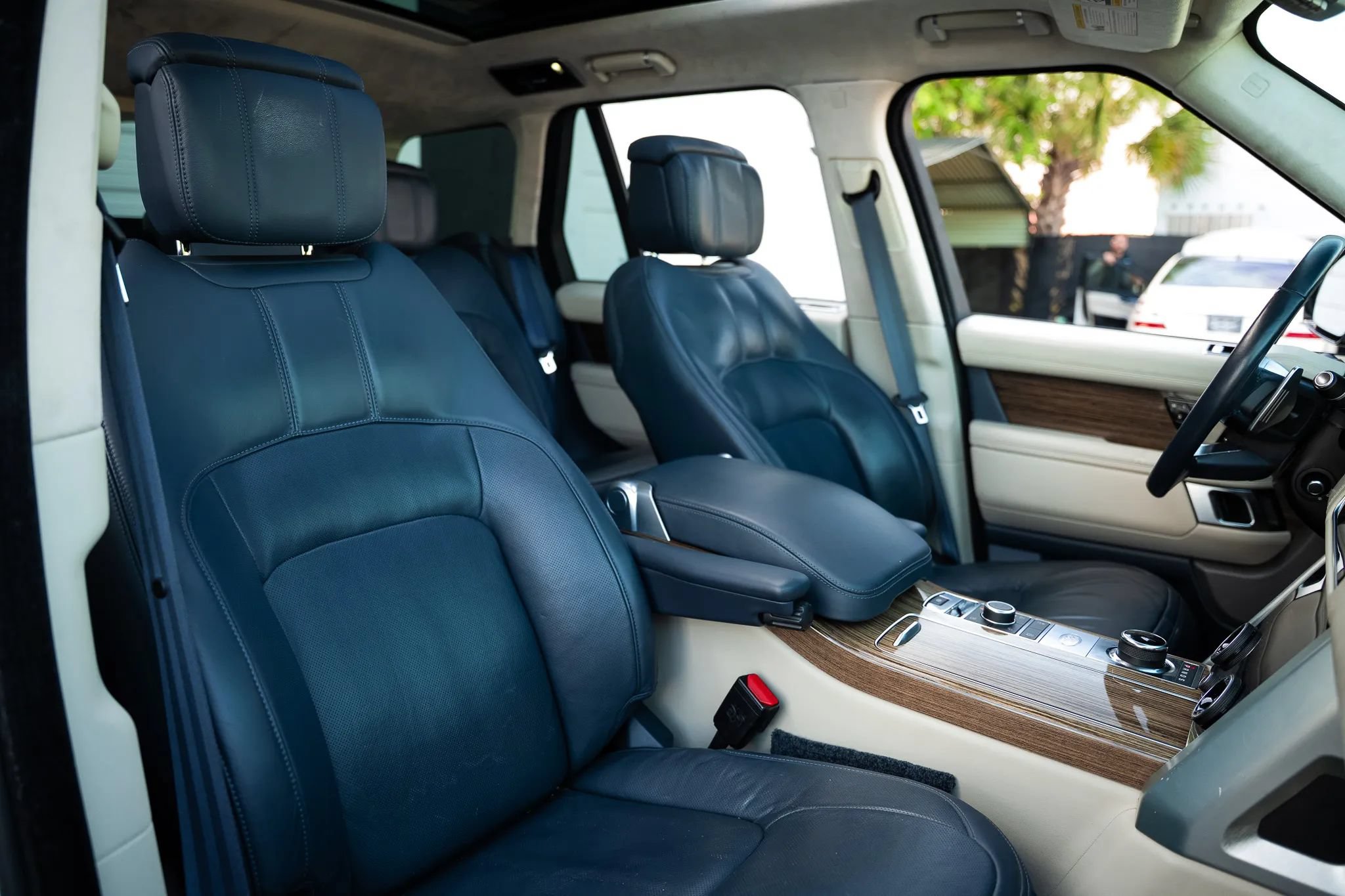 Used 2018 Land Rover Range Rover Autobiography AWD/4WD image 29