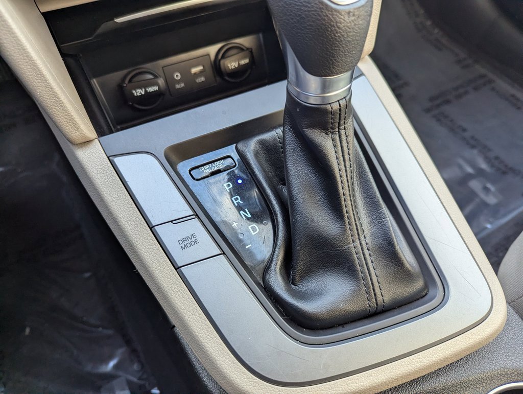 Used 2018 Hyundai Elantra SE image 16
