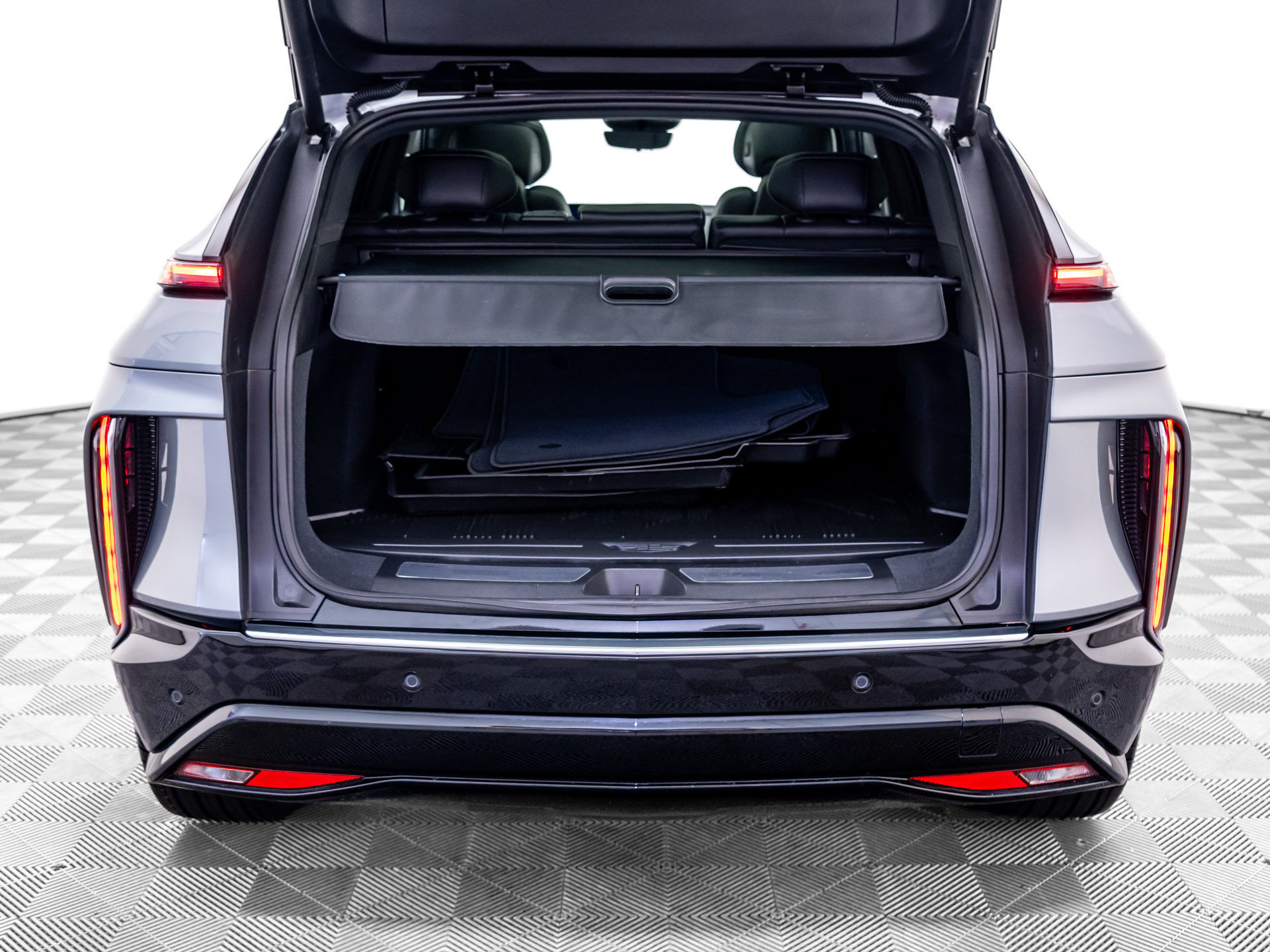 Certified 2025 Cadillac Lyriq Luxury w/ LPO, Floor Liner Package AWD/4WD image 34
