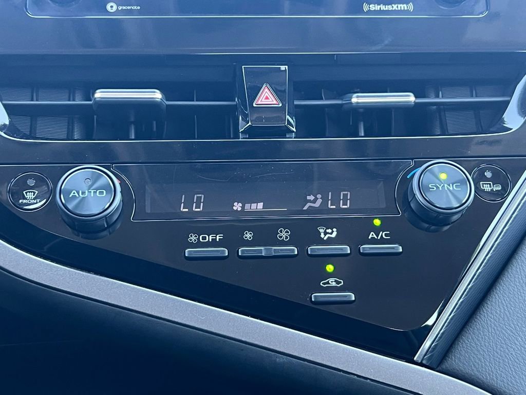 Used 2024 Toyota Camry SE image 4