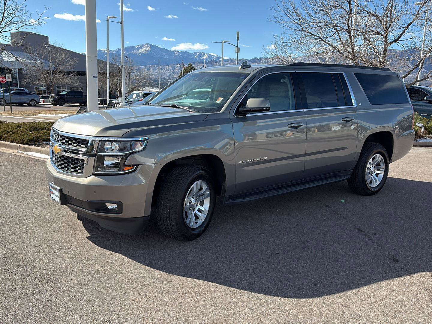 Used 2018 Chevrolet Suburban LT w/ Luxury Package image 3