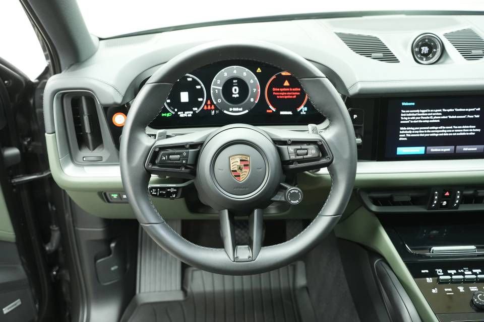 Certified 2025 Porsche Cayenne image 13