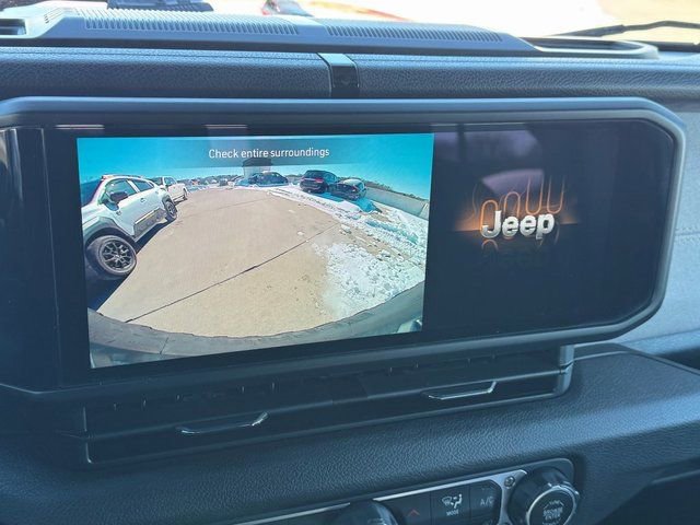 Used 2024 Jeep Wrangler Unlimited image 25