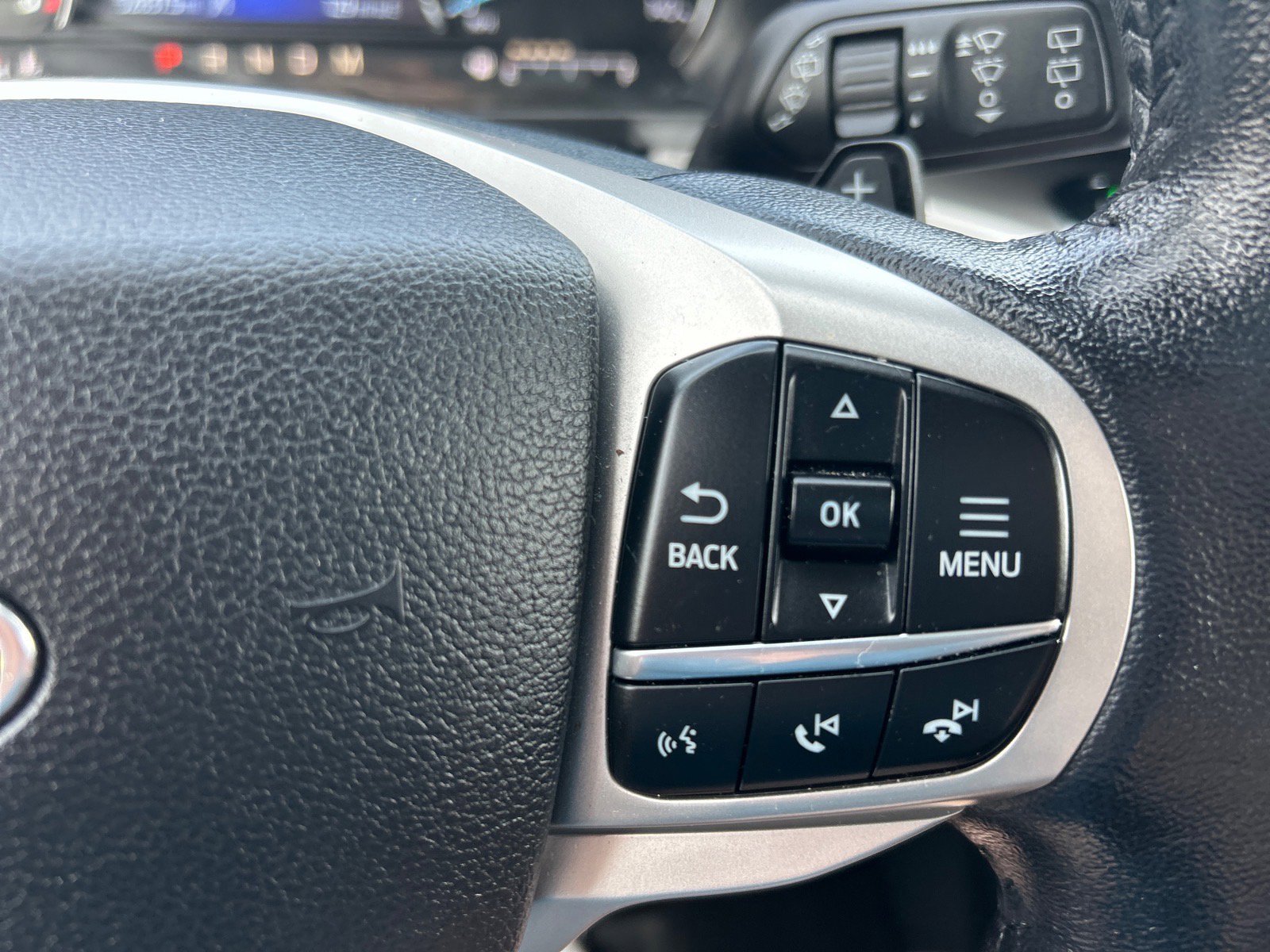 Certified 2020 Ford Explorer XLT w/ Equipment Group 202A AWD/4WD image 27