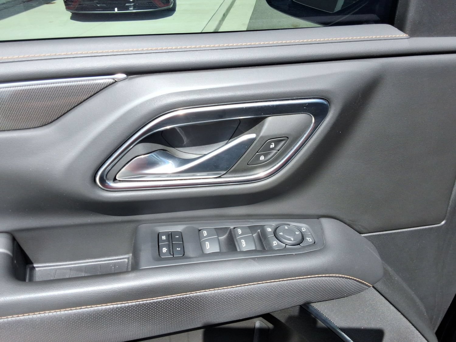 Used 2023 GMC Yukon AT4 w/ AT4 Premium Package AWD/4WD image 21
