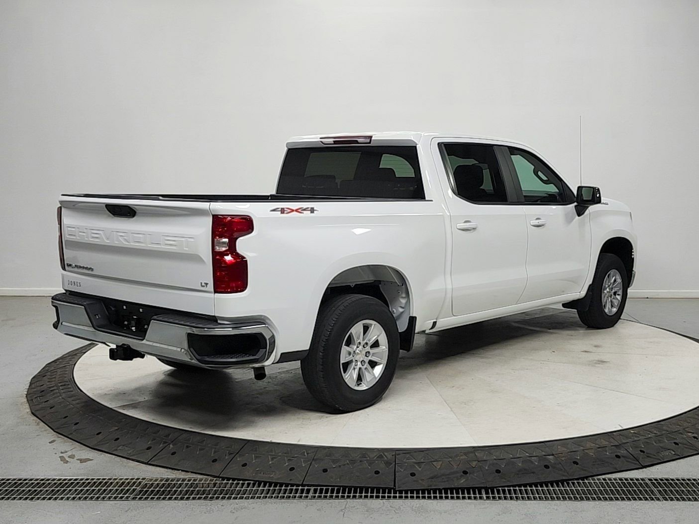Used 2025 Chevrolet Silverado 1500 LT AWD/4WD image 7