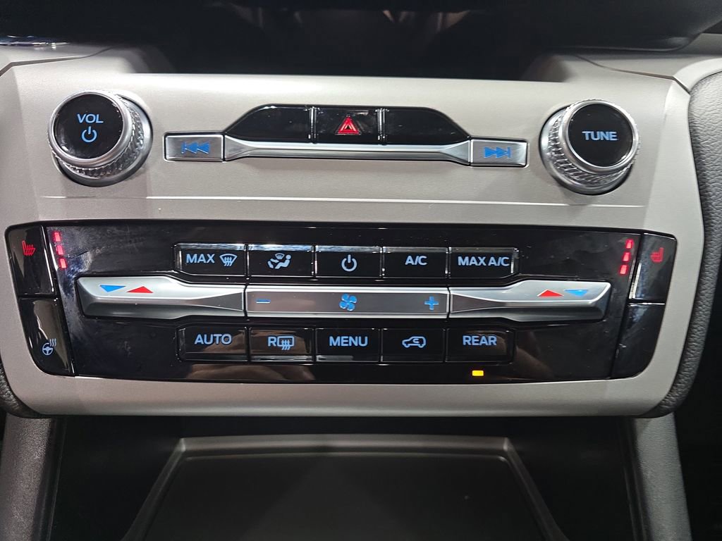 Used 2023 Ford Explorer XLT w/ Equipment Group 202A image 24