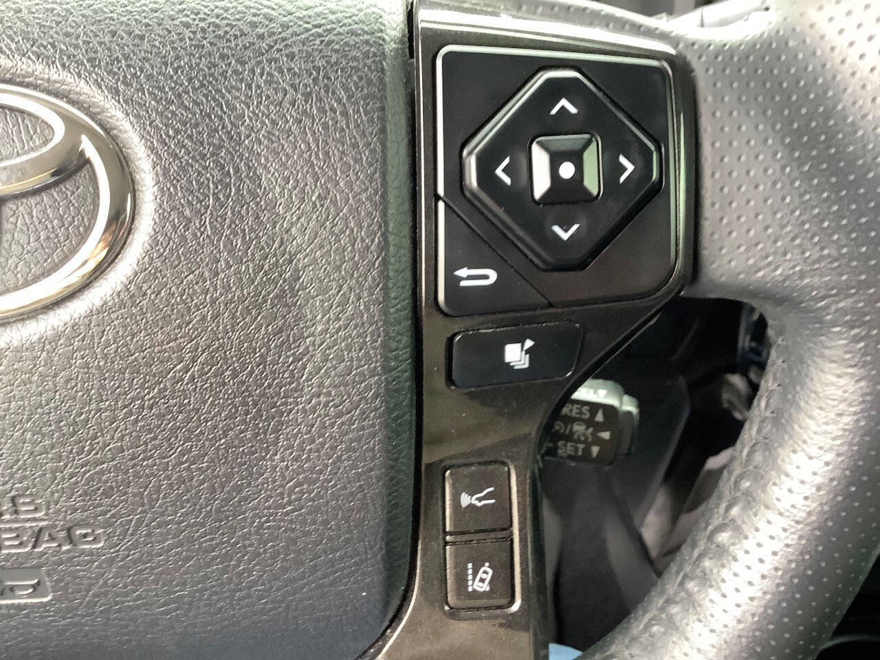 Used 2021 Toyota 4Runner Venture w/ Moonroof Package AWD/4WD image 49