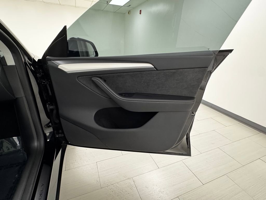 Used 2024 Tesla Model Y Long Range image 13